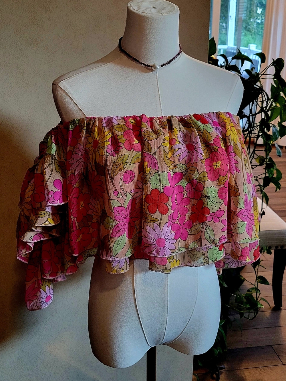 Mumy Floral Off-Shoulder Ruffle Crop Top in Pink Multi